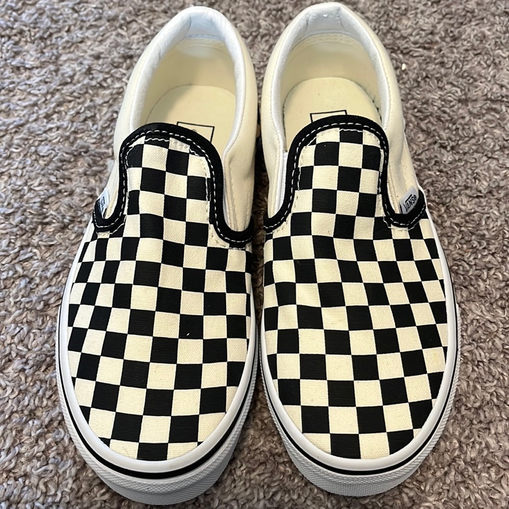Boys checkerd vans